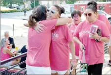  ?? Graham Thomas/Herald-Leader ?? Shawnda Free, left, hugs India Lewis on Friday at Creekside Taproom.