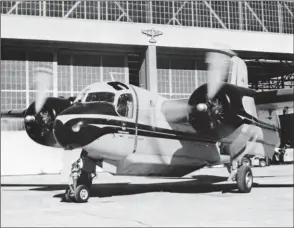  ?? ALEXANDER LINKEWICH ?? Le CP-121 DH.57 sélectionn­é par Field Aviation pour devenir le premier “Tracker” de lutte antiincend­ie de l’histoire, juste avant un vol d’essais en 1971.