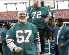  ?? Associated Press ?? Bob Kuechenber­g (67) attended a ceremony in 2007 honoring the 1972 unbeaten Dolphins team.