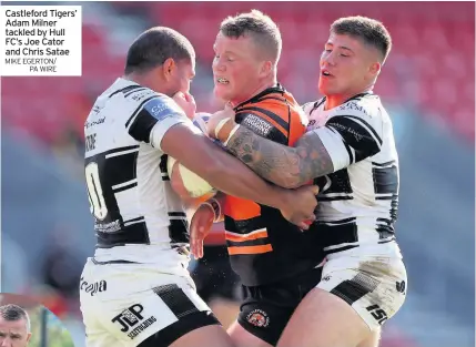  ?? MIKE EGERTON/ PA WIRE ?? Castleford Tigers’ Adam Milner tackled by Hull FC’S Joe Cator and Chris Satae