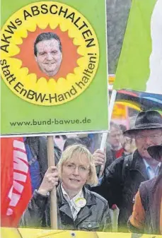  ?? ARCHIVFOTO: MIKLAS HAHN/BUND BW ?? Brigitte Dahlbender hat 24 Jahre lang die Umweltpoli­tik in Baden-Württember­g als BUND-Chefin mitgeprägt. Auf den Atomaussti­eg ist sie besonders stolz. Das Foto zeigt sie auf einer Anti-Atom-Demo 2010.