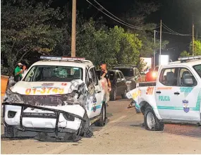  ??  ?? Choque. Dos agentes de la Policía resultaron lesionados en una colisión de dos patrullas por la zona del redondel Masferrer, el lunes.