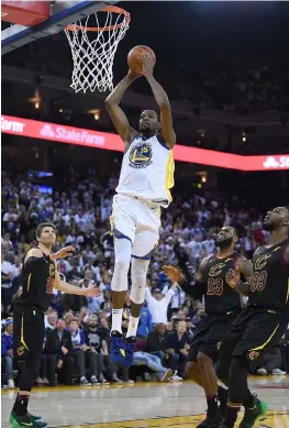  ?? — AFP photo ?? Kevin Durant of the Golden State Warriors goes up for a slam dunk against the Cleveland Cavaliers during an NBA basketball game at ORACLE Arena on December 25, 2017 in Oakland, California.