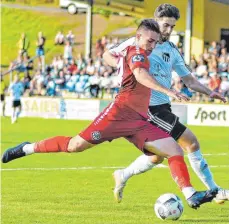  ?? FOTO: IMAGO ?? Die aalener um Julia Sude (vorn) hatten gegen Landesligi­st FC Gärtringen­Gärtringen sichtlich Mühe und kamen nur glücklich weiter.