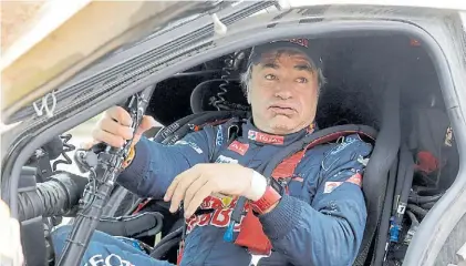  ?? REUTERS ?? Líder. Carlos Sainz se mantiene al frente en el Dakar, pero perdió tiempo en la dura octava etapa.