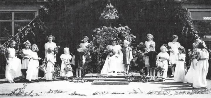  ??  ?? Pupils at City Road School, Oakham, celebrate May Day in 1948