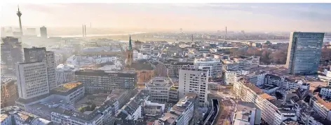  ?? RP-FOTO: ANDREAS ENDERMANN ?? Blick auf Düsseldorf: Im Jahr 2017 gab es in der Landeshaup­tstadt insgesamt 342.555 Wohnungen.