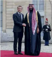  ??  ?? Emmanuel Macron reçoit « MBS » à l’Elysée en avril 2018.