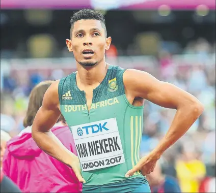  ??  ?? Van Niekerk afronta seis carreras en seis días entre los 200 y los 400 metros para intentar un doblete que no se ve en Mundiales desde 1995