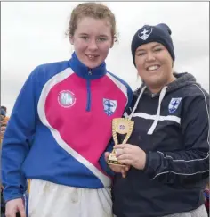  ??  ?? Sarah O’Kelly presents Sadhbh Fisher with the Best Senior Girl of the Camp award.