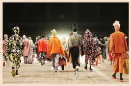  ??  ?? Models depart the runway em masse at the conclusion of the Marc Jacobs 2018 Spring/Summer fashion show during Fashion Week in New York. (AP)