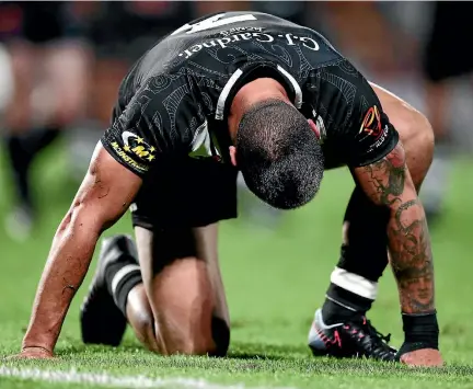  ?? PHOTOS: GETTY IMAGES ?? Gerard Beale’s World Cup was over almost before it started after suffering a serious league injury during the Kiwis’ opening win over Samoa in Auckland on Saturday.