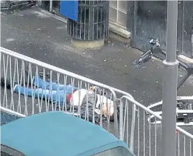  ?? AFP ?? Abatido. El joven que intentó atacar ayer una comisaría de París.