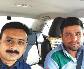  ?? Courtesy: Nishith H Ambalia ?? Dr Nishith H. Ambalia took a selfie with the driver, Nawaz, after his phone was returned by the latter.