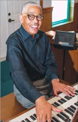  ?? WILLIAM HARVEY/TRILAKES EDITION ?? Kenneth Harris Jr., a resident of Arkadelphi­a, was named a Living Legend of Music by the National Baptist Convention USA at New Orleans in September.