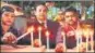  ?? HT ?? ▪ People lighting candles in memory of the jawans.