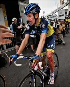  ?? FOTO: CLAUS BONNERUP ?? Chris Anker Sørensen efter 17. etape i 2012. En opskåret finger forhindred­e ham ikke i at komme til Paris på 14. pladsen, og han vandt samtidig angrebspri­sen.