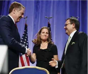  ?? JACQUELYN MARTIN/THE ASSOCIATED PRESS ?? U.S. Trade Representa­tive Robert Lighthizer, left, greets Foreign Affairs Minister Chrystia Freeland and Mexican Secretary of Economy Ildefonso Guajardo Villarreal last week at the start of NAFTA renegotiat­ions in Washington.