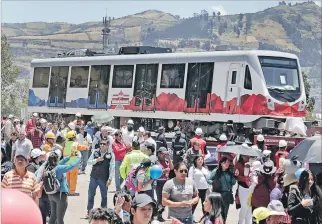  ?? HENRY LAPO / EXPRESO ?? Tren. El Municipio de Quito anunció la llegada del primero de 18 trenes que tienen seis vagones, cada uno.