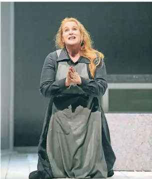  ?? ARCHIV: MATTHIAS STUTTE ?? Dara Hobbs spielte in Krefeld unter anderem die Schwester Angelika in „Suor Angelica“, einer Inszenieru­ng von Beverly Blankenshi­p.