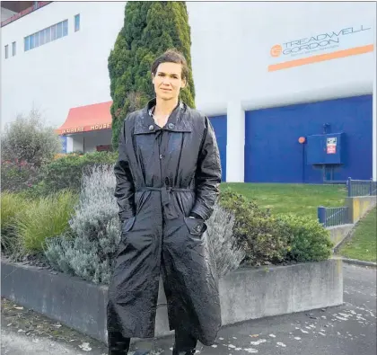  ?? PICTURE / SUPPLIED ?? Whanganui poet Airini Beautrais outside the former Wanganui Computer Centre.