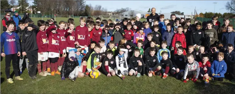  ?? PHOTOS BY BARBARA FLYNN ?? Ardmore Rovers’ Sunday morning footballer­s enjoying a visit by Ireland goalkeeper Darren Randolph to his old club.