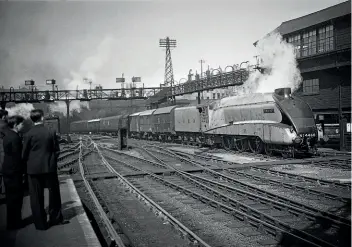  ??  ?? Watched by a couple of schoolboys, ‘A4’ No. 4468 Mallard eases into London King’s Cross in the late 1930s.