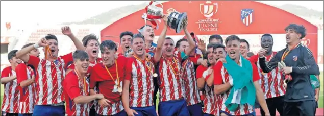  ??  ?? LA QUINTA. Con su triunfo en La Fuensanta, el Atleti levantó su quinta Copa juvenil, tras las logradas en 1952, 1956, 1958 y 2016. El Madrid no pudo sumar la 15ª.