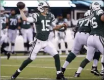  ?? MICHAEL NOBLE JR. — THE ASSOCIATED PRESS FILE ?? Quarterbac­k Josh McCown, set to become a free agent and turns 39 in July, could be an option for Jets after having a career year before his season was cut short after breaking his non-throwing hand.