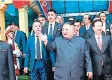  ??  ?? Kim Jong-un saliendo de su hotel para ir a su embajada.