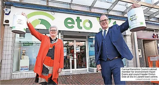  ?? CARMARTHEN­SHIRE COUNCIL ?? Carmarthen­shire Council cabinet member for environmen­t Hazel Evans and council leader Emlyn Dole at Eto in Llanelli town centre.