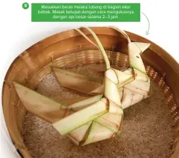  ?? FOTO-FOTO: ADINDA AZMARANI/JAWA POS ?? 9 Masukkan beras melalui lubang di bagian ekor bebek. Masak ketupat dengan cara mengukusny­a dengan api besar selama 2–3 jam.