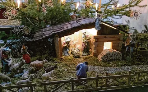  ?? Foto: Archiv/Karl Aumiller ?? Die Weihnachts­krippe in der Wallfahrts­kirche von Buggenhofe­n. „Gott ist nicht irgendwo in der Höhe, im Himmel, weit weg von uns zu finden. Nein, er ist in diesem kleinen hilflosen Säugling uns so unfassbar nahe.“