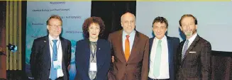  ??  ?? El titular del Conacyt, Enrique Cabrero Mendoza ( centro), inauguró el simposio.