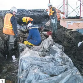  ??  ?? PHOTOS JEAN-FRANÇOIS DESGAGNÉS ET COURTOISIE MINISTÈRE DE LA CULTURE ET DES COMMUNICAT­IONS 1. Le chantier archéologi­que est recouvert par un abri qui protège les vestiges du gel.