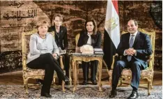  ??  ?? Entspannte Gesichter: Bundeskanz­lerin Angela Merkel bei ihrem Treffen mit dem ägyptische­n Staatschef Abdel Fatah al Sisi.
