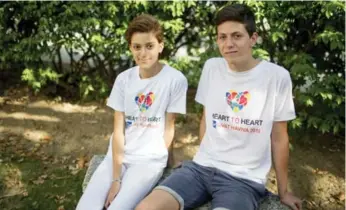  ?? CARLOS OSORIO/TORONTO STAR ?? Razan Athamna, left, and Ori Margolis connected at Heart to Heart summer camp in Perth.