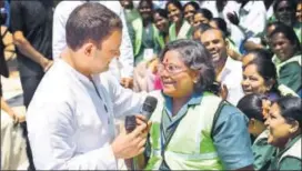  ?? PTI ?? Congress president Rahul Gandhi interacts with pourakarmi­kas (sanitation workers) during the Janashirva­da Yatre in Bengaluru on Sunday.