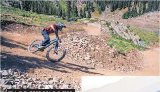  ?? COURTESY OF TAOS SKI VALLEY ?? TAOS SKI VALLEY
High-banked turns and a smooth ride is a main characteri­stic of Taos Ski Valley’s Green Chile Flow Trail.