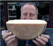  ?? MARTIN DE RUYTER/STUFF ?? Dave Barrett at the Junction in Appleby with a Supreme Award winning Mt Richmond Cheese.