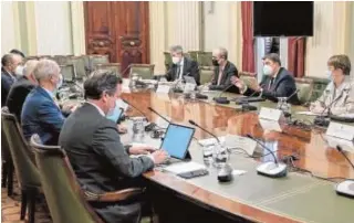  ?? // EP ?? El ministro Planas preside ayer la reunión con el sector pesquero