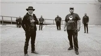  ?? Elizabeth Conley / Staff photograph­er ?? Members of the Creatives, a Houston-based art collective, join mural artist Reginald Adams, left, and local historian Sam Collins, right, at the planned location for the Juneteenth mural.