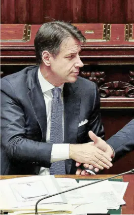  ?? FOTO ANSA ?? Al tavolo per la ripartenza
Giuseppe Conte e il ministro Roberto Gualtieri