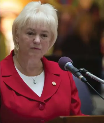  ?? CHRIS SO/TORONTO STAR ?? Brampton Mayor Susan Fennell announces at city hall Wednesday that she is seeking legal counsel with regards to the Deloitte audit, a report from the integrity commission­er and the Toronto Star.