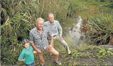  ?? Picture: EUGENE COETZEE ?? STINKING CESSPIT: Essexvale residents, from left, Millah Human, 7, Pieter Human and Johan Gerryts at the source of a sewage spill into the Baakens River off Chelmsford Avenue