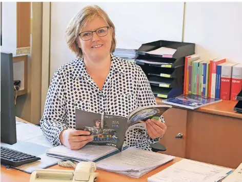  ?? FOTO: UWE MISERIUS ?? Johanne Kristianse­n in ihrem neuen Büro, Zimmer 507. Sie leitet seit 2. November das Amt Jugend und Schule.