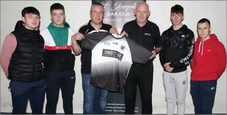 ??  ?? Liam Sinnott of Sinnott’s Bar presenting a set of jerseys to the St. Joseph’s Under-20 football team (from left): Gary Roche, Eoin Kinsella, Wayne Rogan (Chairman), Liam Sinnott, Ciarán Paige, Warren O’Connor. The jerseys were due to be used for the first time last Saturday, but the Bishopswat­er club received a walkover in the first round of the Greenstar Wexford District Roinn 1 championsh­ip from town rivals Volunteers. St. Joseph’s will be in action in the semi-final this Saturday against Kilross Gaels in Kilmore.