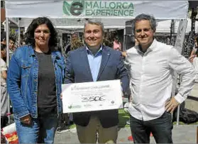  ?? ?? El alcalde de Inca, Virgilio Moreno, con Helena Cayetano, regidora d’Educació, y el consejero delegado del Grup Serra, Pedro Rullán.