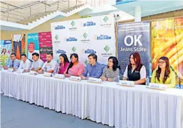  ??  ?? Arranca el verano. Representa­ntes de las marcas participan­tes dan a conocer el Summer Fashion 2017, con el que Plaza Mundo da inicio a la temporada veraniega.