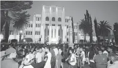  ??  ?? Celebració­n. Cientos de alumnos también se dieron cita en el Ateneo.